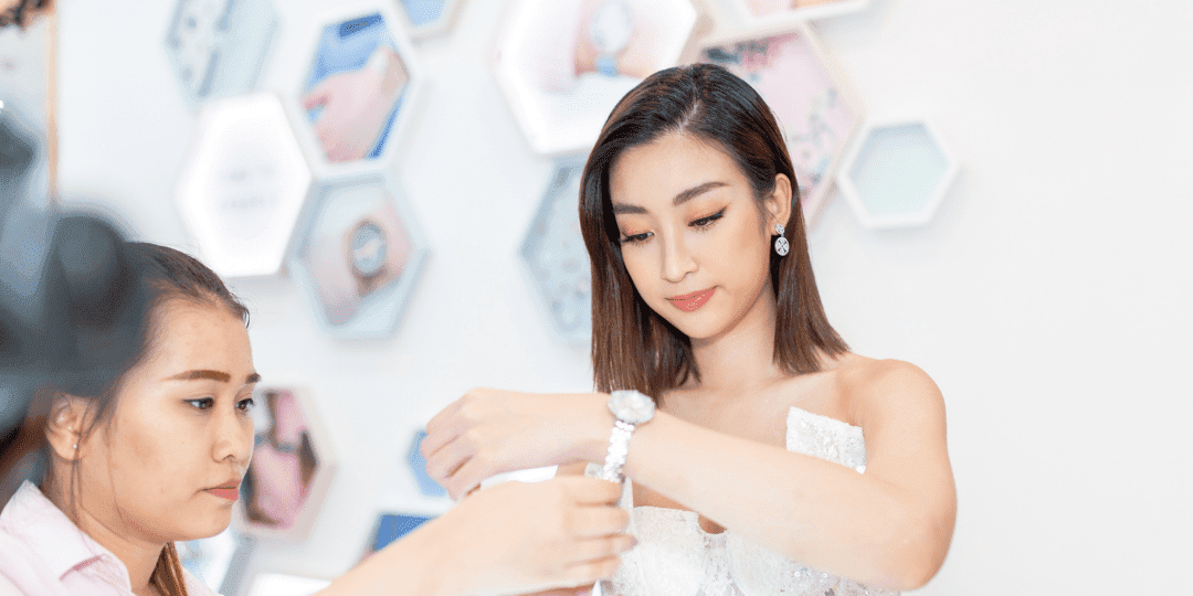 ĐỘC CHIÊU CHỌN ĐỒNG HỒ ĐỂ TIỀN TÀI VÀO NHƯ NƯỚC CHO NÀNG